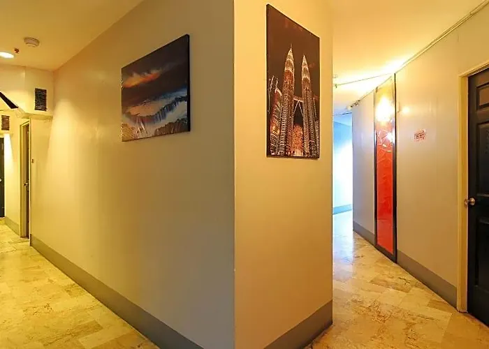 Reddoorz @ P Florentino Street Sampaloc 2*